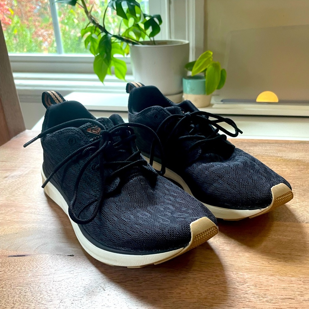 Roxy sneakers